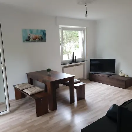 Ferien- Und Monteurwohnung Naehe Bahnhof Τρόισντορφ